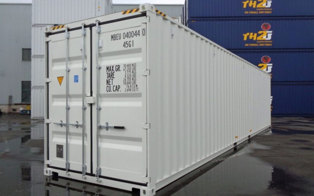 kontener morski biały